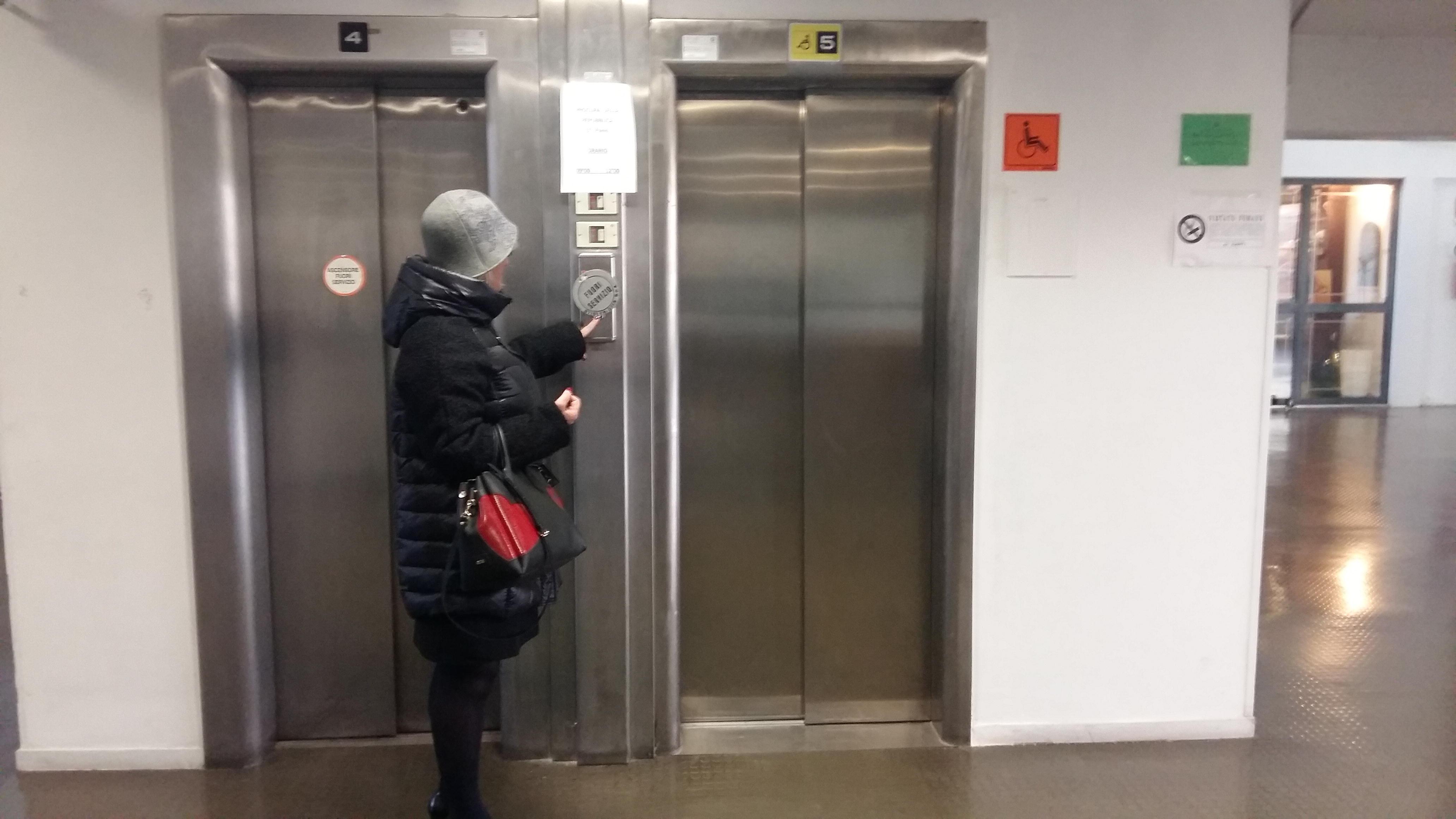 Gli ascensori guasti in Tribunale a Prato