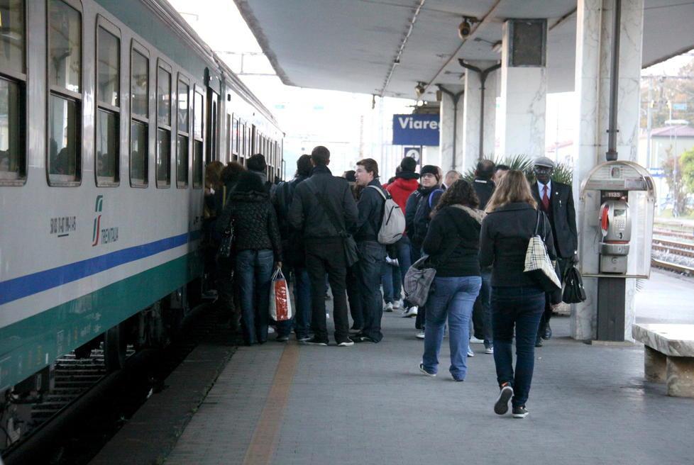 Disagi e treni soppressi sulla Viareggio-Firenze