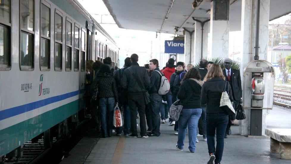 Disagi e treni soppressi sulla Viareggio-Firenze