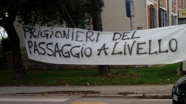 «Ora basta, vogliamo il sottopasso»