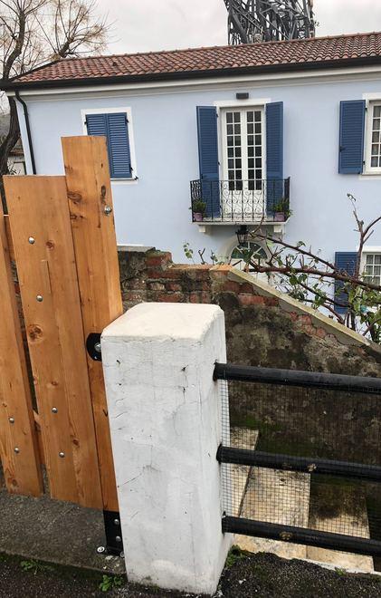 «Mi hanno ristrutturato casa senza dirmelo» 