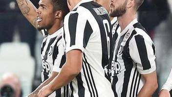 La Juve fa il compito e con Douglas Costa mette sotto il Genoa