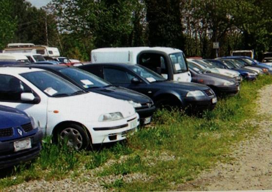 Lo Scaf di Firenze dove vengono depositate le auto rubate e ritrovate 
