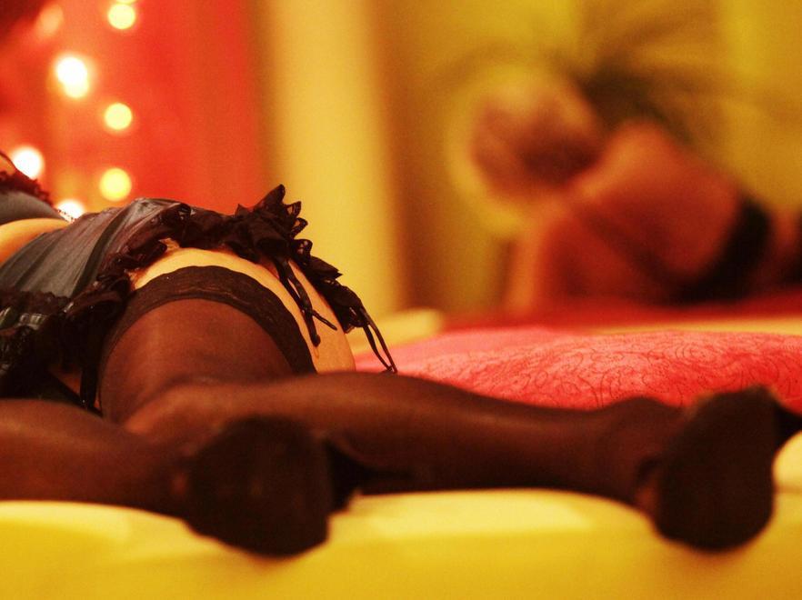 Va a casa della escort ma viene derubato: inflitte due condanne