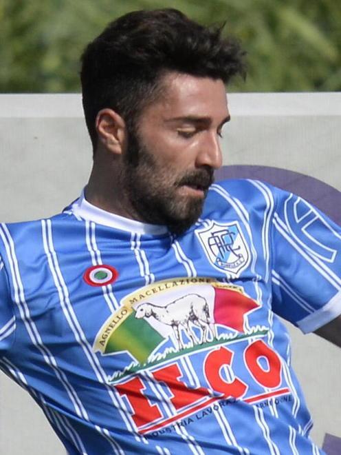 Angelini guarda tutti dall’alto Lotta a due tra Carone e Abis