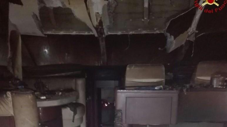 Incendio sullo yacht, distrutto l’interno