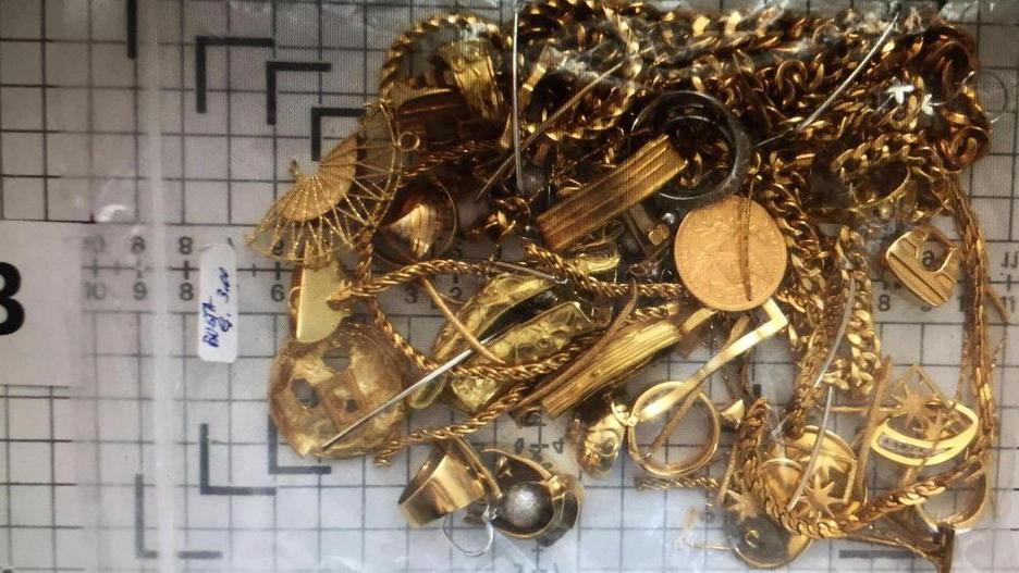 «La gioielleria un paravento per la ricettazione dell’oro»