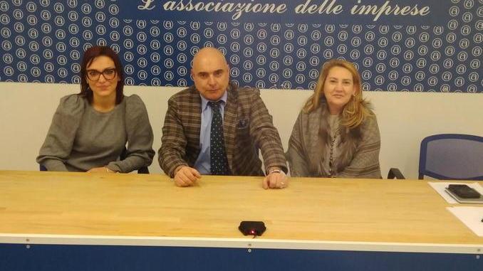 Estetiste unite contro le “abusive”