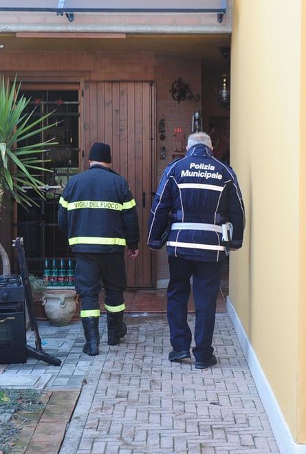 Lascia le braci nel lavello, rogo in cucina