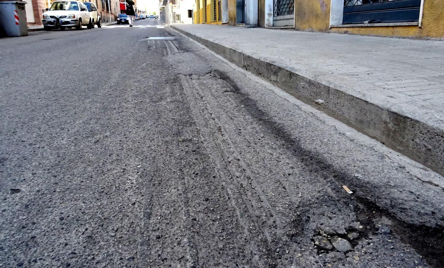 Un insidioso canale a bordo strada