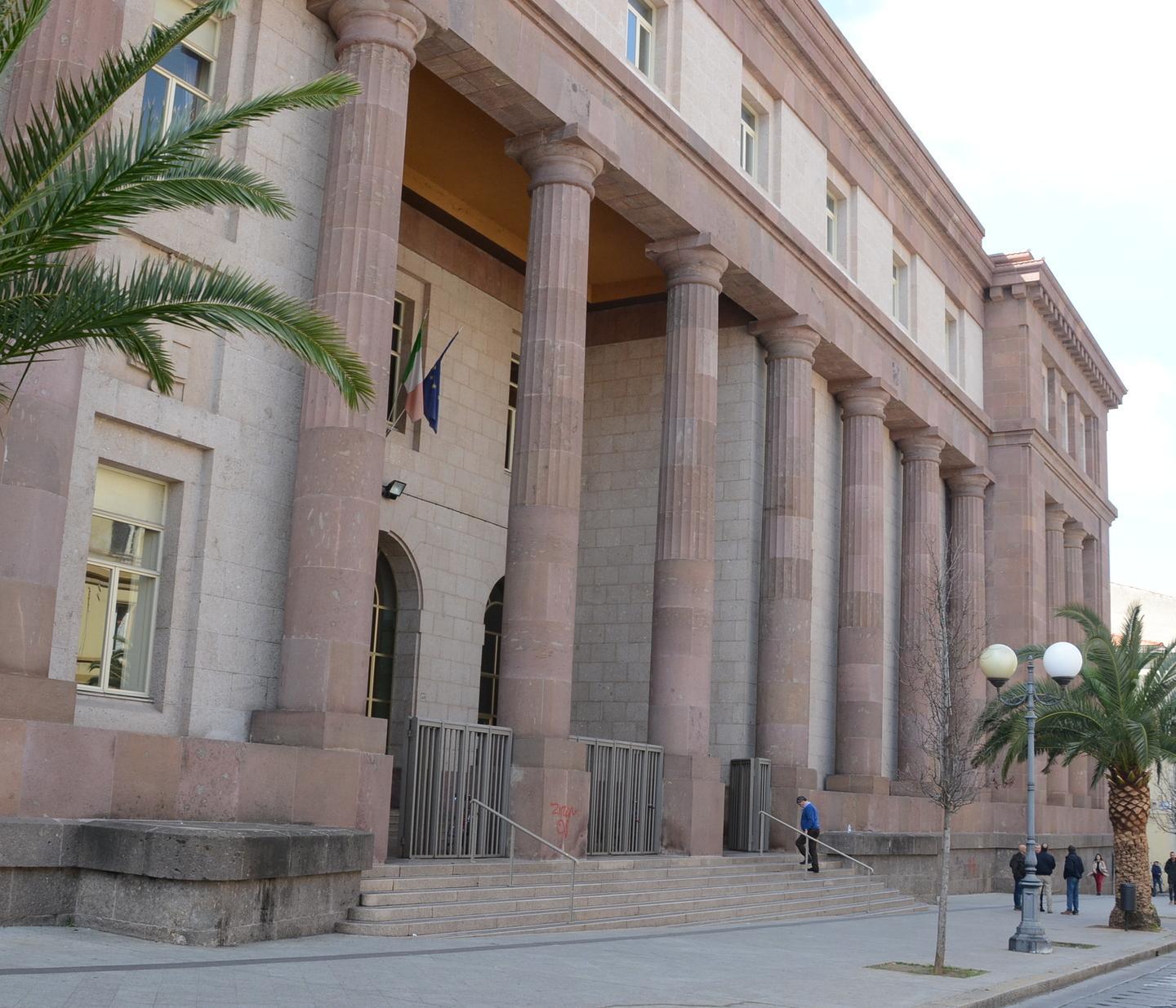 Tre richieste di rinvio a giudizio per tentata estorsione