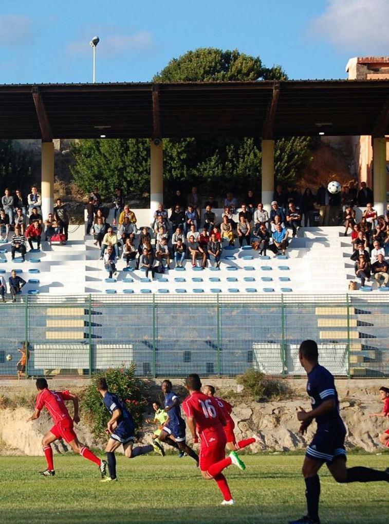 Castelsardo, i veleni sul campo di Lu Ponti viaggiano sui social 