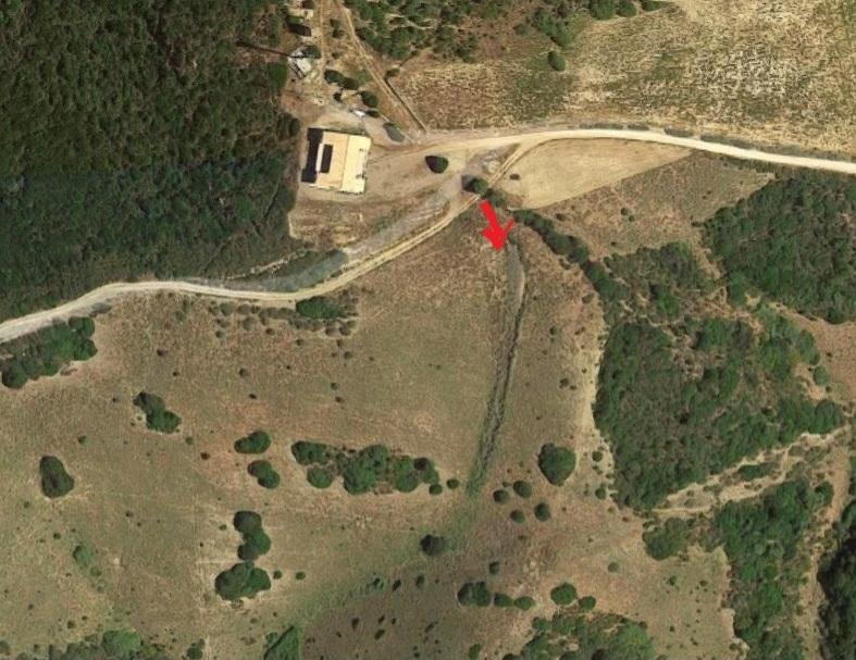 Un fiume di liquami scorre nella vallata 