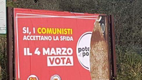 Strappati i manifesti di Liberi e Uguali