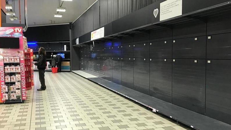 Ipercoop inizia a svuotare, ma i medici sono perplessi