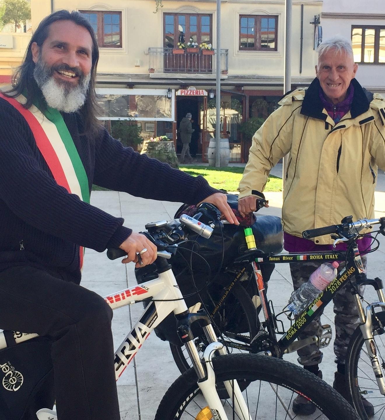 Il ciclista giramondo domani all’Asinara