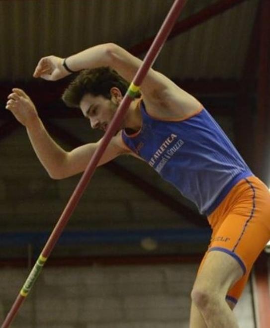 Ad Ancona l’allievo Enrico Vena domina la gara del salto in lungo