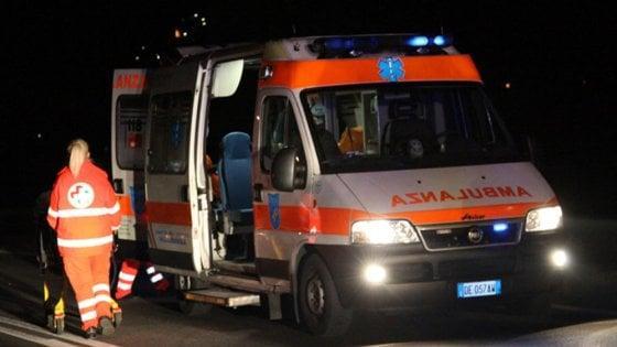 Investita sulla bici da un'auto: grave una donna