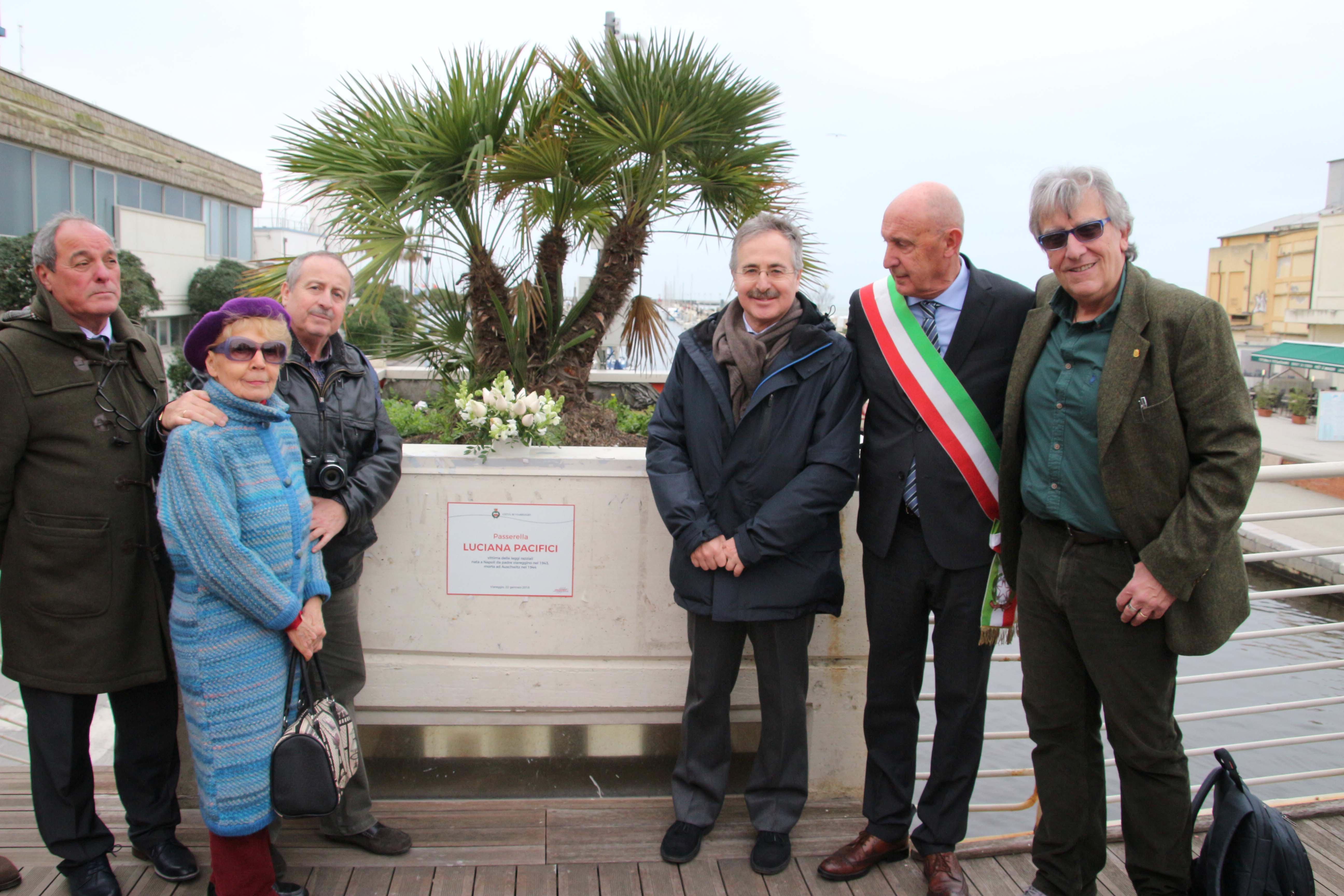 La passerella di Luciana contro lo sterminio