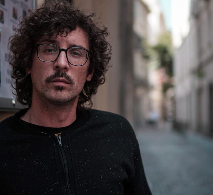 Willie Peyote al Kessel di Cavriago con il suo “rap d’autore” 