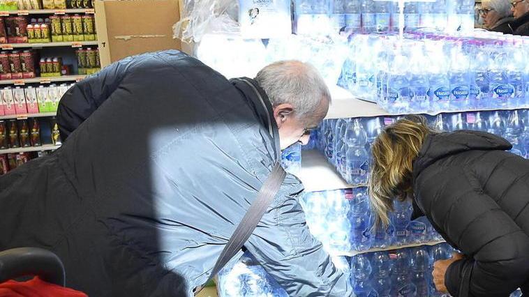 Alle 14 di oggi scatta l’ora "x": pronte le autobotti