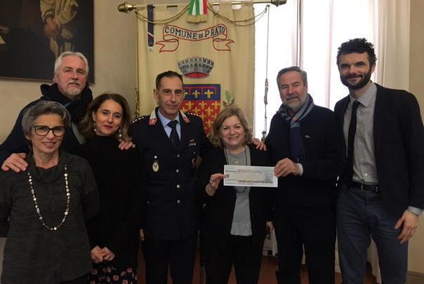 Un ricco assegno in dono per il centro La Nara 