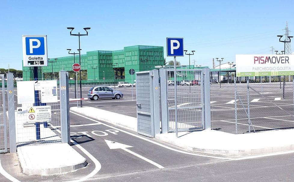 I pullman del Galilei negli scambiatori del People mover