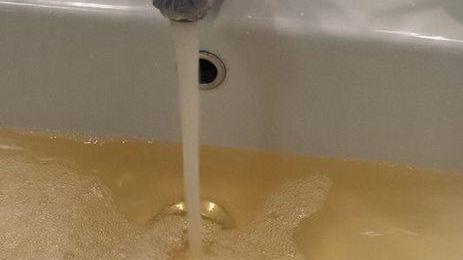 Acqua sporca a Bozzano La causa: lavori ai tubi