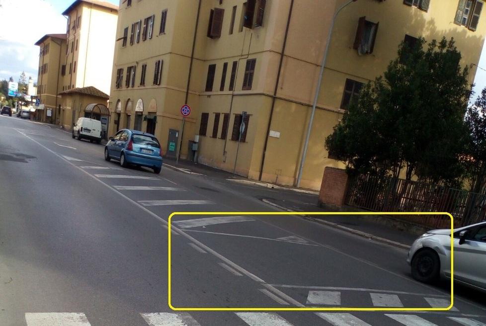 Via Senese nel caos Ogni 20 minuti si rischia uno scontro 