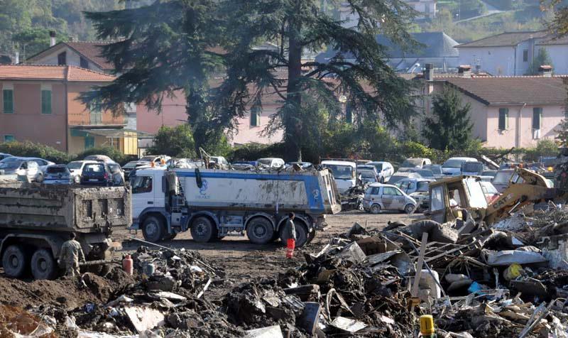 «Ruspe alla ex Filanda: stanno spostando i fanghi»