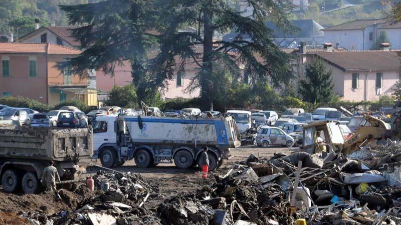 «Ruspe alla ex Filanda: stanno spostando i fanghi»