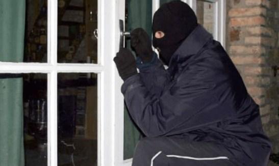 Ladri alla Grotta, raid in un palazzo 