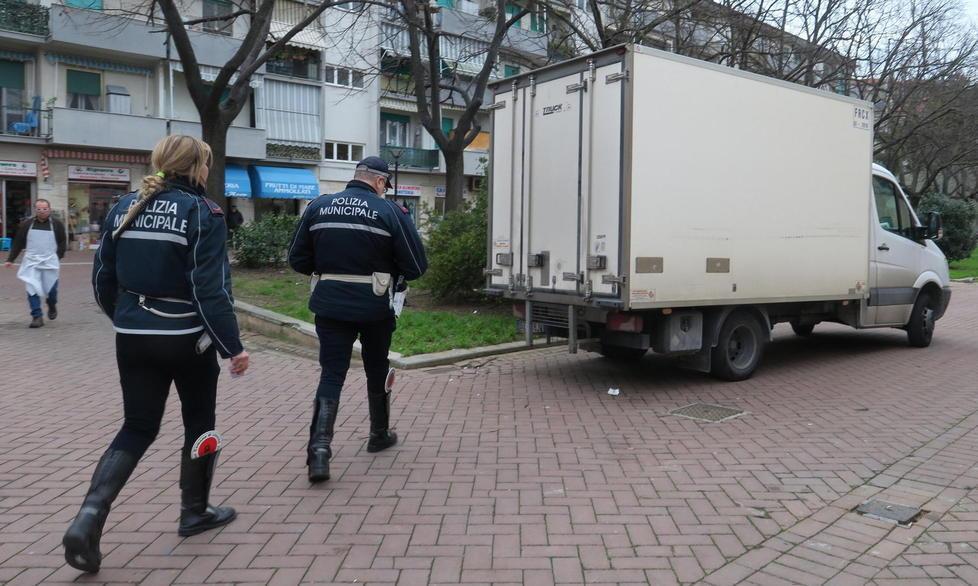 Colpito dal furgone in retromarcia