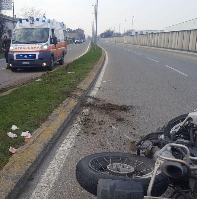 Cade in moto, 43enne è gravissimo 