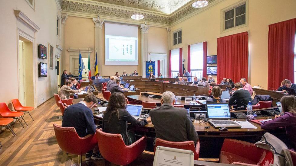 Muzzarelli blocca le tasse e riduce il piano regolatore