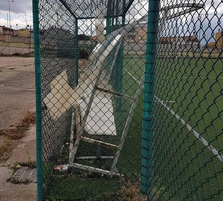 Campo di calcetto a Ossi: polemiche e nuovo bando 