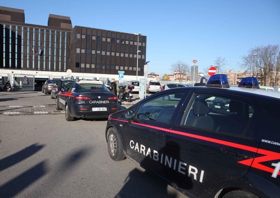 Voleva entrare con un coltello 