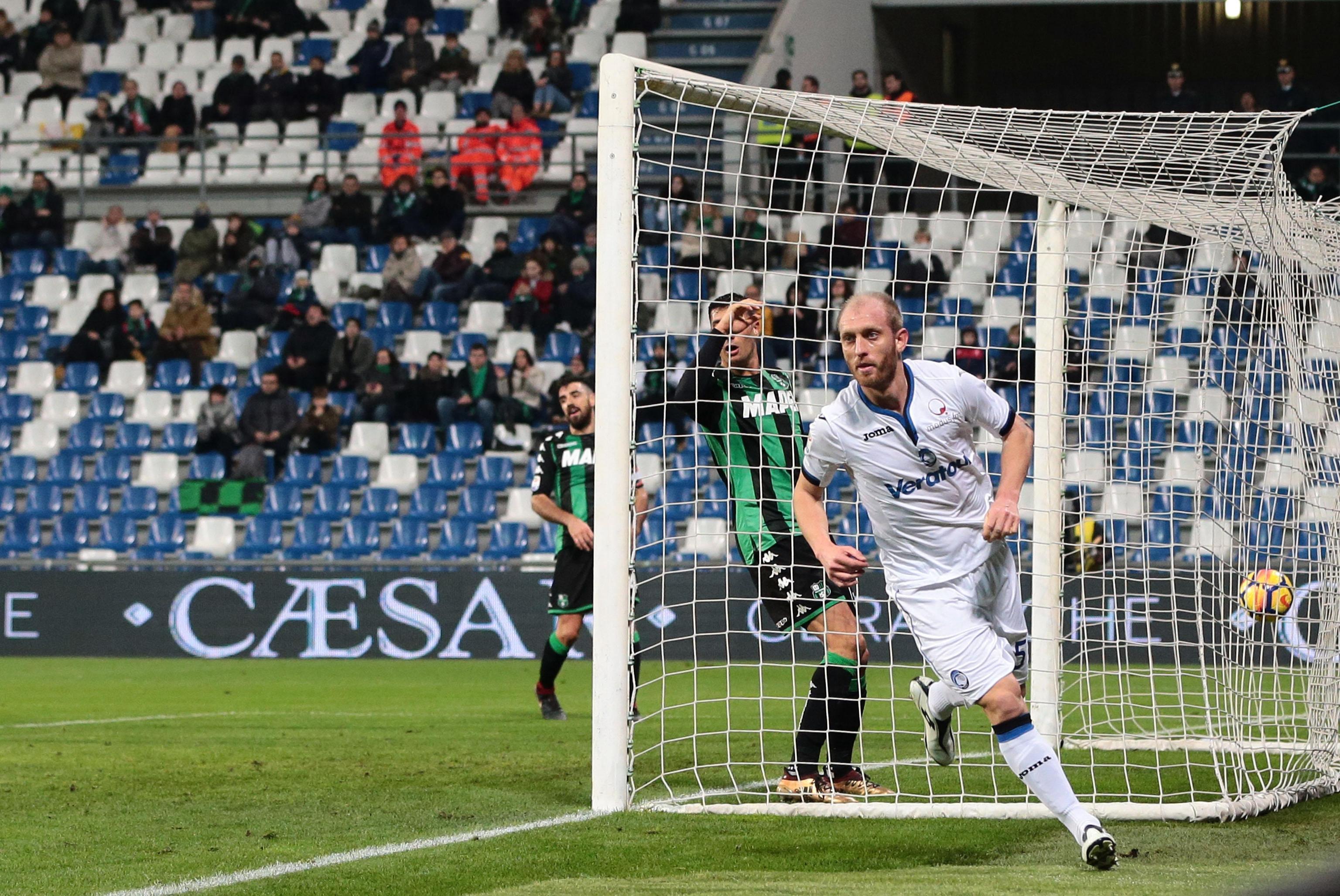 Masiello esulta dopo il gol del vantaggio