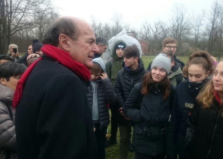 Bersani: «No alle ammucchiate e lancia frecciate verso il M5S»