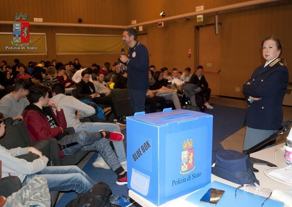 La Polizia fa lezione all’Itis contro il cyberbullismo 