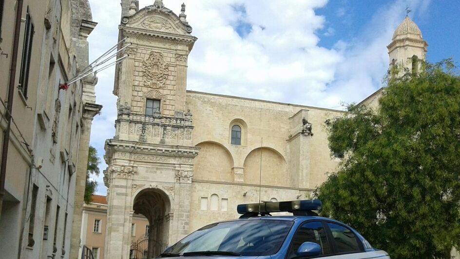 Tabaccaio “rubava” l’identità dei suoi clienti