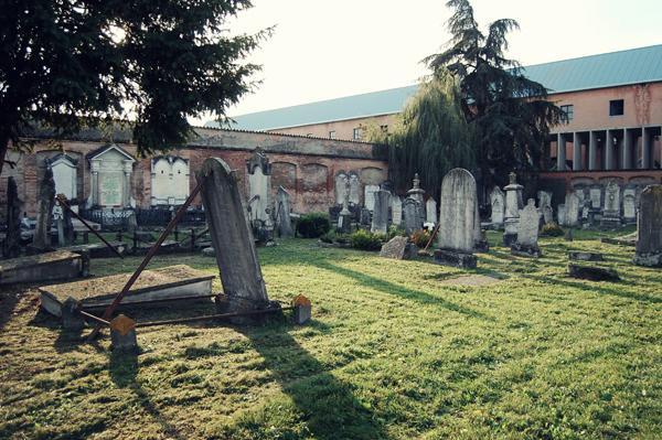 Modena, cimitero sempre più malconcio 