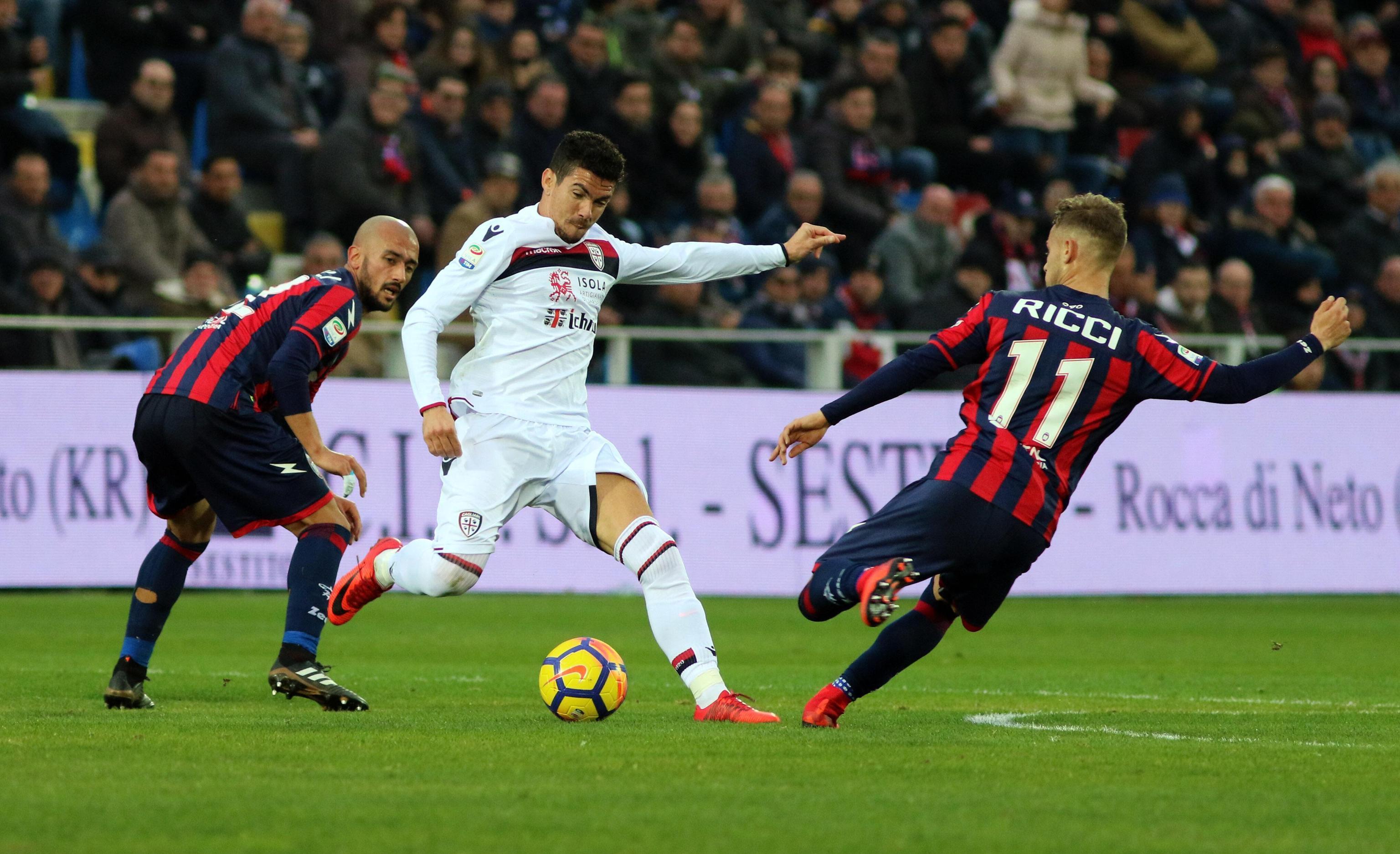 Punto d'oro per il Cagliari a Crotone