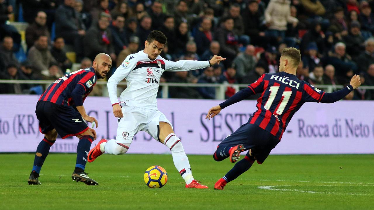 Punto d'oro per il Cagliari a Crotone