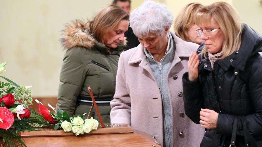 Ultimo saluto a Chiara la bidella col sorriso