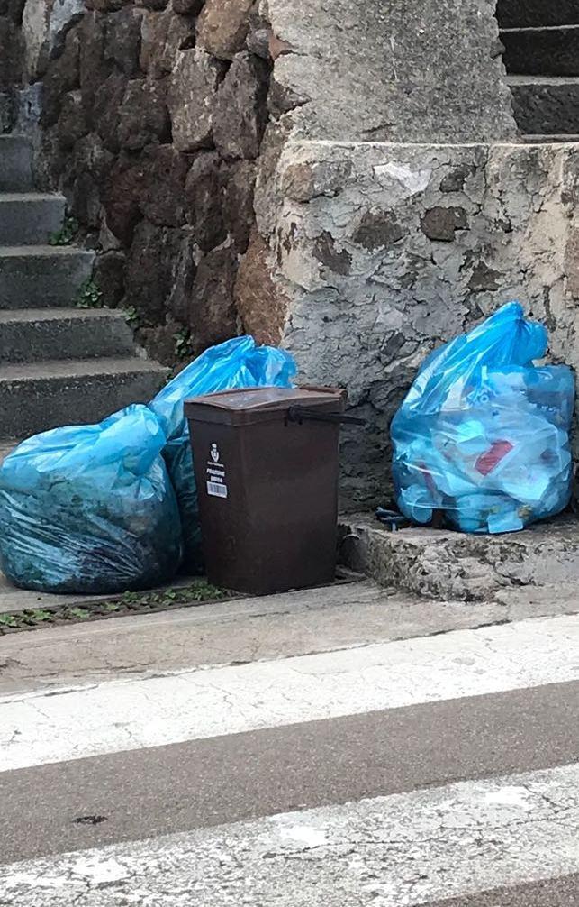 Rifiuti, Castelsardo paralizzata 