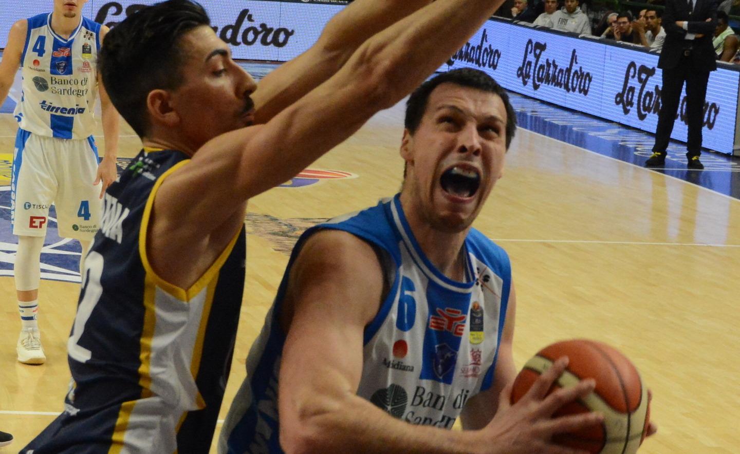 La Dinamo abbatte Torino e si mette la crisi alle spalle 