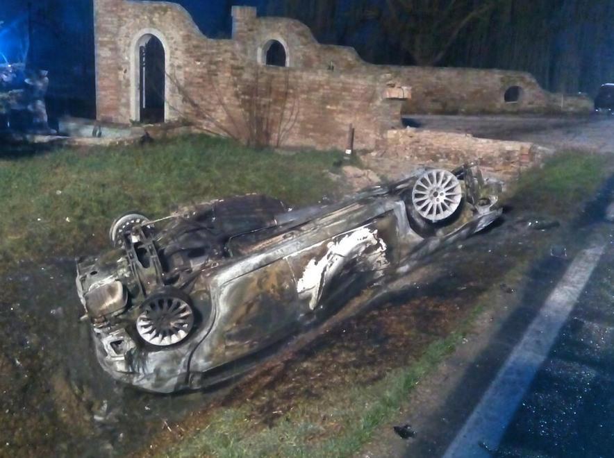 Nonantola, il  22enne è gravissimo: fratture per i due amici 