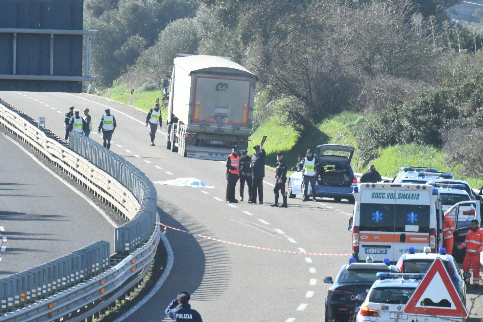 L'incidente mortale sulla 131 (foto di Francesco Pinna)