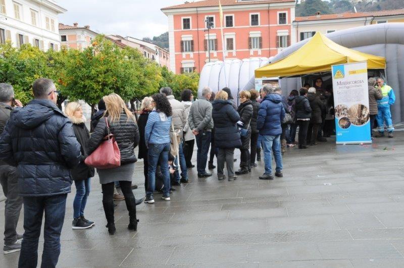 Persone in coda